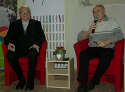 Pogovor z dr. Janezom Grilom (na levi) je vodil mag. Janez Pezelj. (Foto: L. M.)