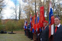 Poleg praporščakov se je prišla poklonit tudi častna straža gardistov slovenske vojske