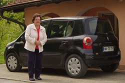 Letos bo Marija praznovala 91 let, a je še vedno voznica. Vesela je, da  so ji vozniško dovoljenje nedavno podaljšali za dve leti. (Foto: L. M.)