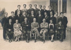 Prva generacija slovenskih maturantov in profesorski zbor kočevske gimnazije, 1927 (Pokrajinski muzej Kočevje)