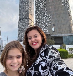 DL: Andreja Jernejčič s hčerko Princeso tokrat v Dohi