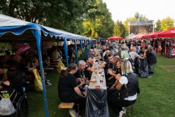 FOTO: Raduno motociclistico e di campeggio con concerti serali