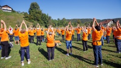  FOTO: Vseslovensko srečanje Društva Šola zdravja - V oranžno odeta belokranjska Vinica
