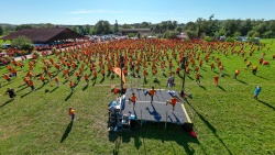 FOTO: Vseslovensko srečanje Društva Šola zdravja - V oranžno odeta belokranjska Vinica