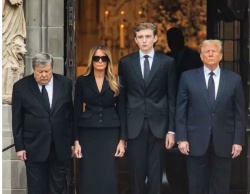 Viktor Kavs, Melania, Barron in Donald Trump na pogrebni slovesnosti (Foto: Instagram)
