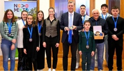 Karateisti medaljo z evropskega prvenstva simbolično predali županu