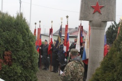 V čast spominu na pohod pred spomenikom 14. diviziji v Dolnjem Suhorju (Foto: I. Vidmar)