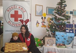 Z darili so na Rdečem križu polepšali zadnje božično-novoletne praznike 92 otrokom.