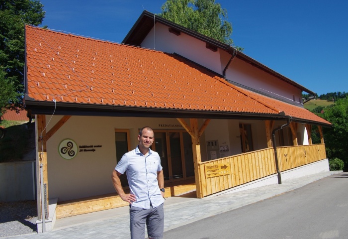 Glavni skrbnik Zeliščarskega centra JV  Slovenije je Rok Petančič, ki je zaslužen, da se v centru vedno kaj  zanimivega dogaja. (Foto: L. M.)